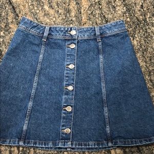 DIVIDED H&M’S MINI JEAN SKIRT